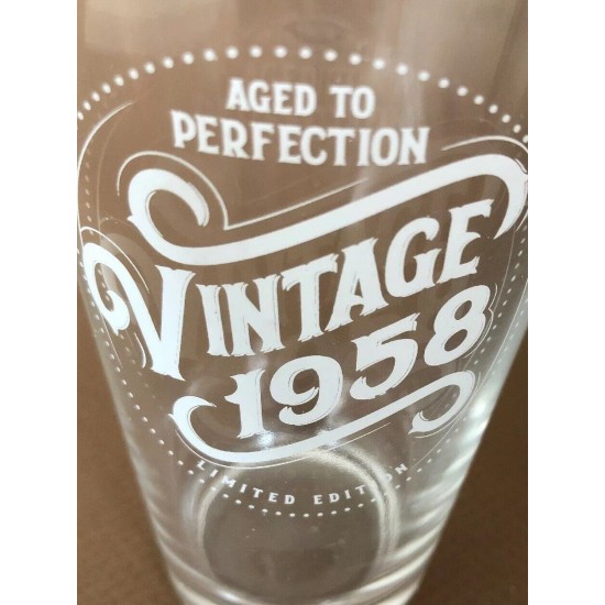 Humor Us Home Goods 1958 60. Regalos de cumpleaños para hombre mujer vaso de cerveza | Divertido