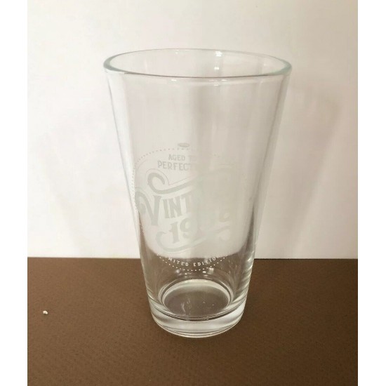 Humor Us Home Goods 1958 60. Regalos de cumpleaños para hombre mujer vaso de cerveza | Divertido