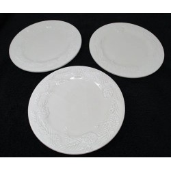 Juego de tres platos de piña blanca en relieve Sonoma Home Goods de 8