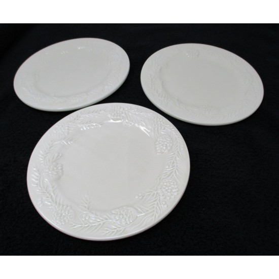 Juego de tres platos de piña blanca en relieve Sonoma Home Goods de 8