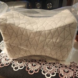 Almohada de soporte para rodilla The Coop Home Goods