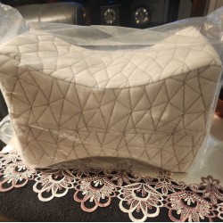 Almohada de soporte para rodilla The Coop Home Goods